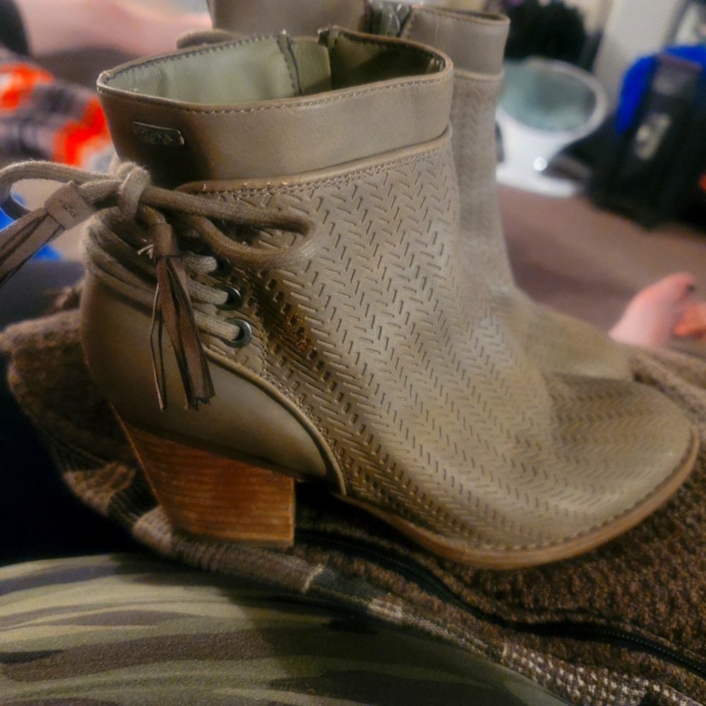 Roxy booties